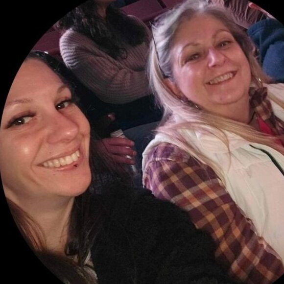 Meet your Posher, Laura - Picture 1 of 1